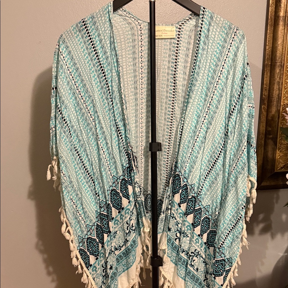 Bobbie Brooks Blue and White Patterned Kimono